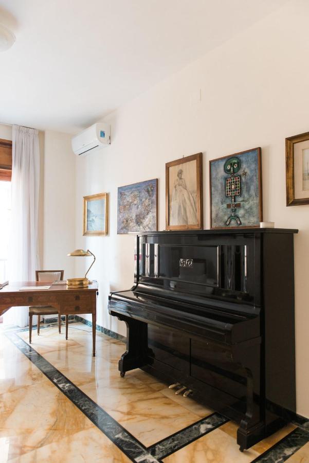Starhost - Golden Apartments Salerno Esterno foto